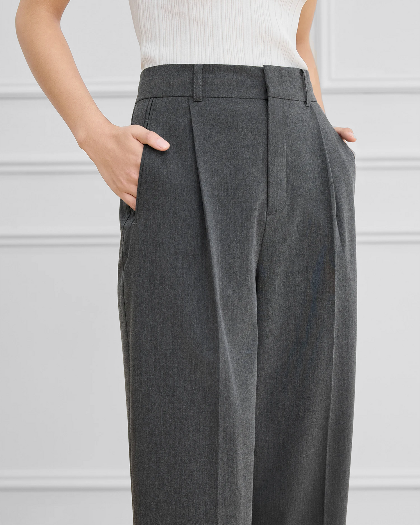 Pantalones traje grises mujer de Grevano con bolsillos y diseño elegante para ocasiones formales