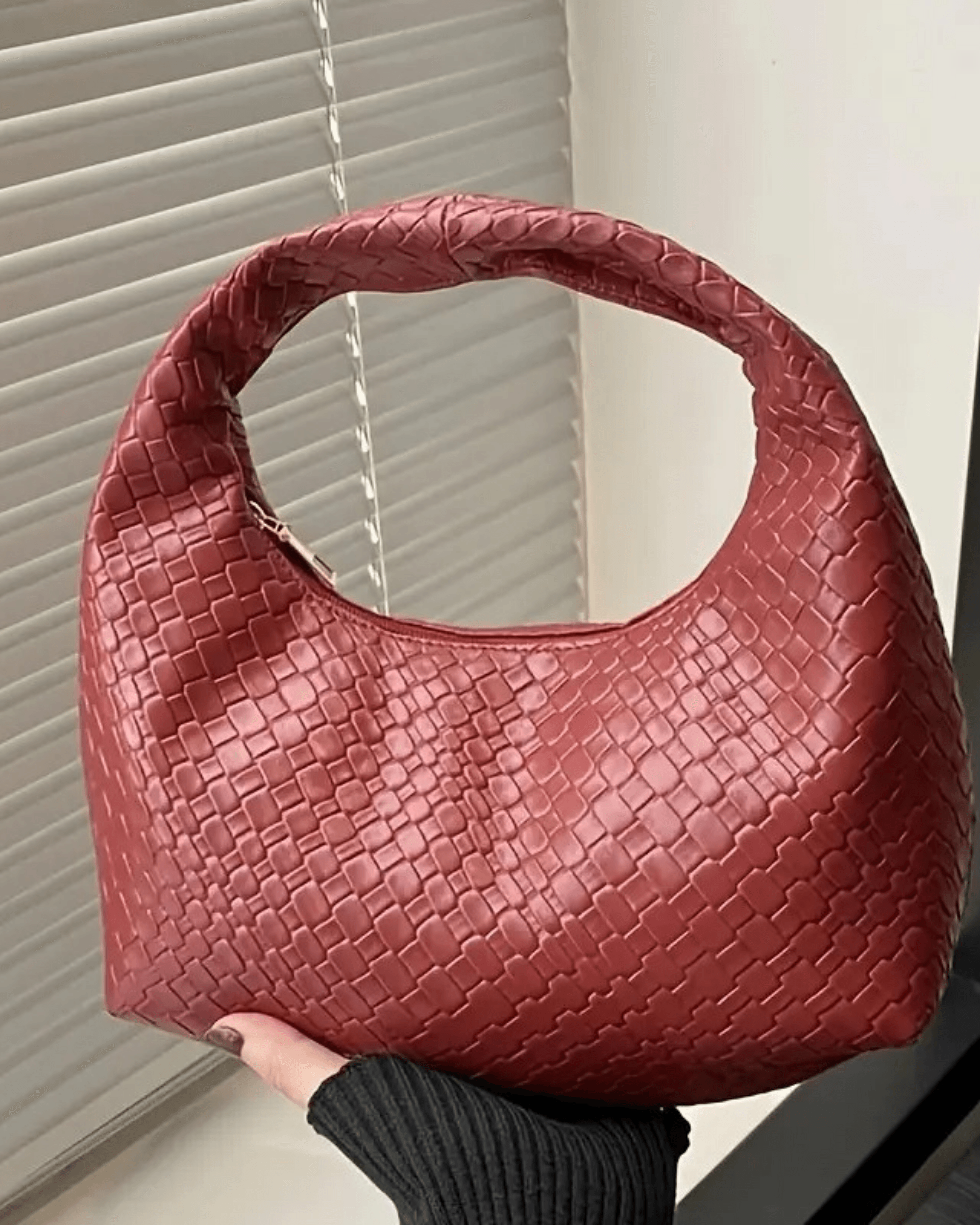Bolso Mensajero Artesanal en Color Burdeos  Grevano