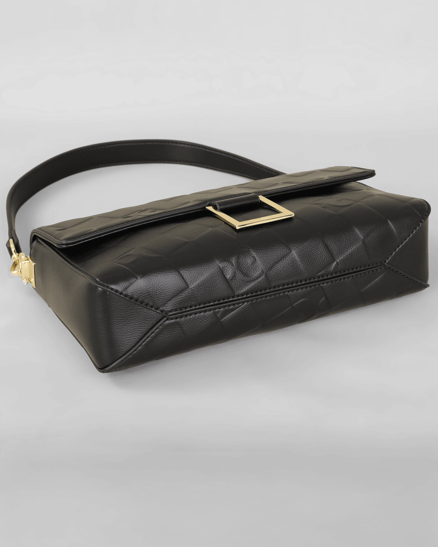 Bolso Acolchado con Hebilla Metálica – Ropa de Oficina para Mujer | Grevano