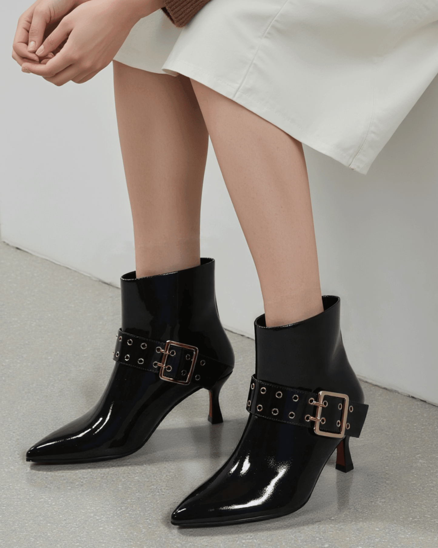 Botines de Charol para Mujer Grevano con Hebilla Elegante – Ropa de Oficina para Mujer | Grevano