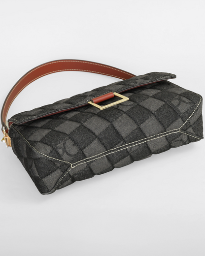 Bolso bandolera elegante de Grevano en tono gris con diseño acolchado y correa de cuero marrón
