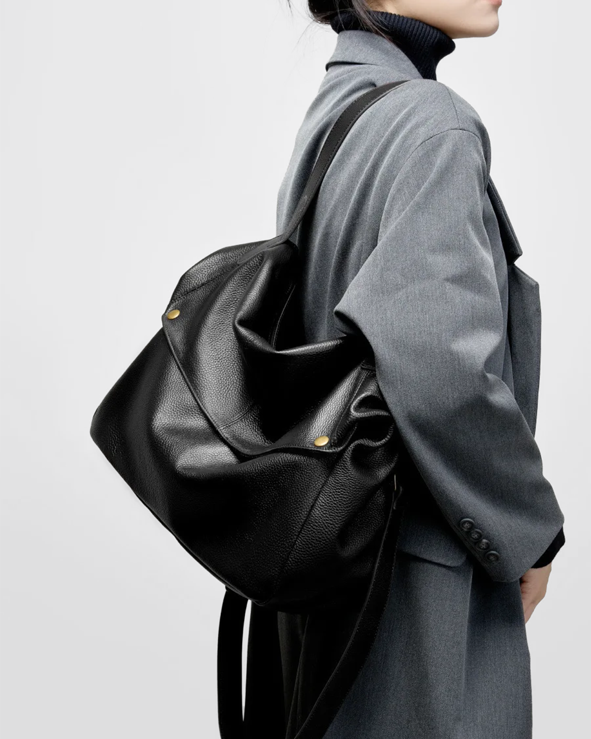 Bolso de piel suave negro de Grevano con diseño elegante y straps cómodos para uso diario