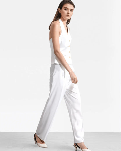 Traje blanco mujer oficina elegante con blusa sin mangas y pantalones de corte recto