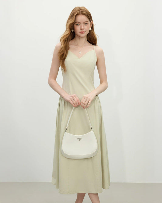 Vestido de tirantes verano en color verde claro, ideal para climas cálidos y ocasiones informales