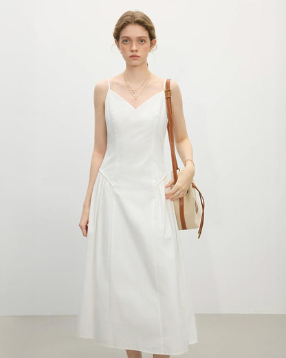 Vestido verano profesional blanco de Grevano con tirantes y corte elegante para ocasiones formales